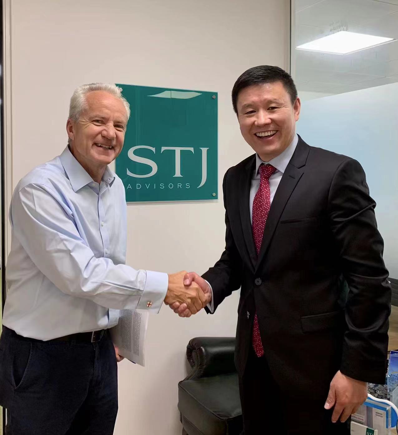 Zhang Youyi, Managing Director of CBT 500 Listed Companies Alliance, talks with St. John, Chairman of St. John's Group(图2)